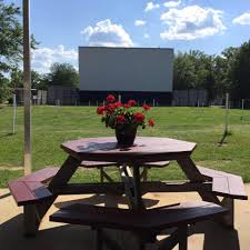25 Drive In Auto Theatre